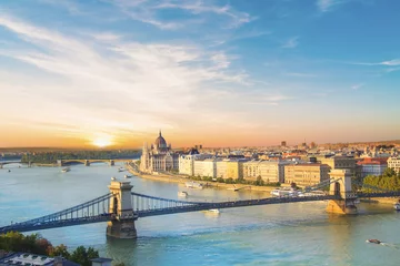 Foto auf Acrylglas Budapest Schöne Aussicht auf das ungarische Parlament und die Kettenbrücke in Budapest, Ungarn