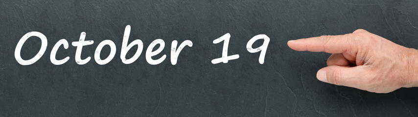 Obraz premium October 19 on a blackboard