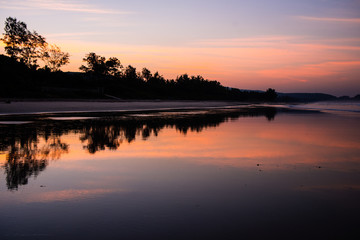 Colors of reflections are always black and white