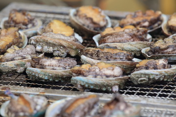 アワビの網焼き