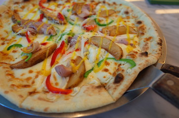 Potato, piment, cheese, mustard pizza