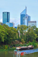 Aviron sur la Seine pr&egrave;s du Quartier de la D&eacute;fense, &Icirc;le-de-France