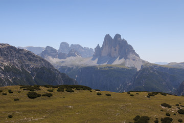 panorama dal monte Specie (Dolomiti). Sullo sfondo le tre cime di Lavaredo