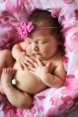 Obraz na płótnie Canvas newborn baby girl sleeping, floral background