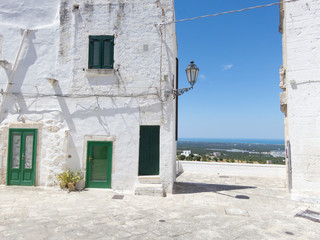 Fototapeta na wymiar Narrow street in the white city of Ostuni, Puglia, Italy