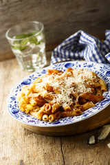 Pasta with cheese and tomato sauce