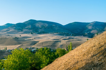 Obraz premium Birds eye view of city of cape town with beautiful Forest and mountain range on a sunny day. Azerbaijan
