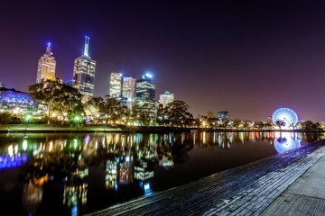 A view across the Yarra river atthe landmark of Melbourne downtown during the city’s nightime..