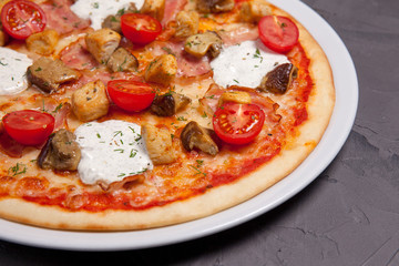 pizza with bacon and mushrooms