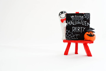 Halloween lovely props for the kids "Welcome to halloween party" words on a little blackboard with little white mummy and Jack o'lantern.