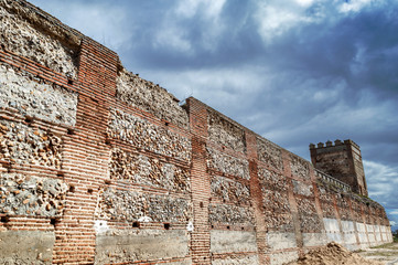 Lienzo de la muralla en Madrigal de las Altas Torres, Avila, España