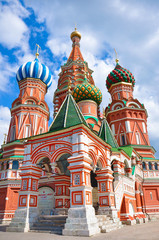 Fototapeta na wymiar St. Basil's Cathedral - an Orthodox church on Red Square in Moscow, the oldest architectural monument. Multicolored colorful domes, a cathedral made of red bricks.