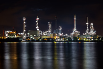 oil refinery plant while twilight