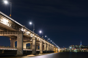 Nightview of Banpo Bridge (盤浦大橋夜景) in Seoul, Korea.