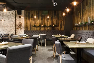 Foto op geborsteld aluminium Restaurant Gezellig houten interieur van restaurant, kopieer ruimte