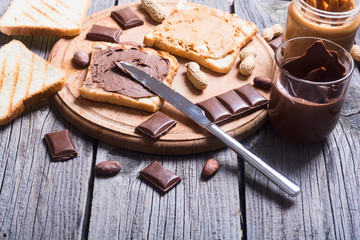Fototapeta premium chocolate and peanut sandwich