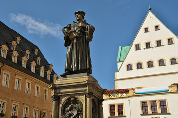 Fototapeta na wymiar Lutherdenkmal in Lutherstadt Eisleben 