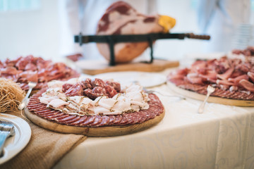 Cutting boards with ready-sliced meat