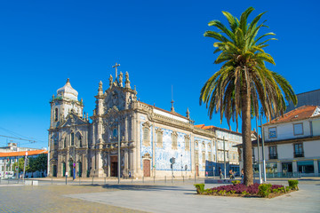 Traditional architecture of the famous Igreja do Carmo church in Porto, Portugal - obrazy, fototapety, plakaty