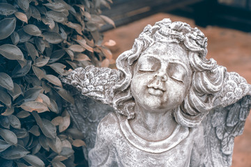 Little angels / View of sculpture of little angel in the garden. - 172184787