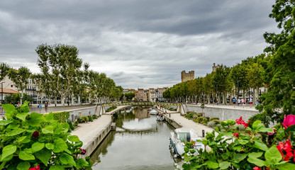 Fototapeta premium City view of the Canal du midi in Narbonne, France