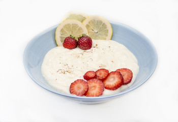 
Lemon cream with strawberries