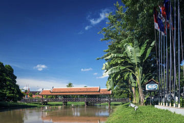 Obraz premium river in central siem reap old town area in cambodia