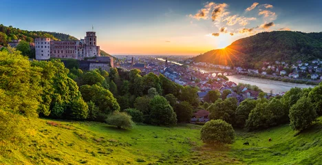 Panoramablick auf die schöne mittelalterliche Stadt Heidelberg, einschließlich Carl Theodor Alte Brücke, Neckar, Kirche des Heiligen Geistes, Deutschland © daliu