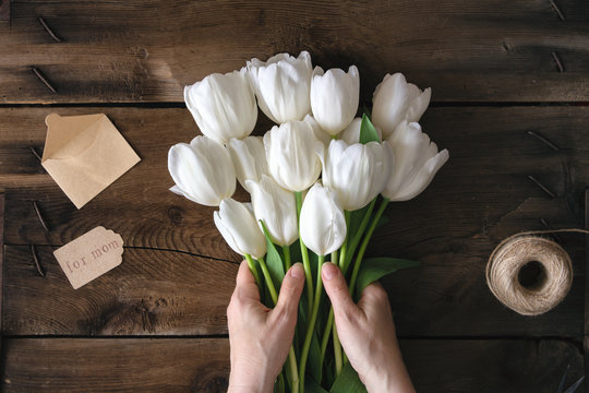 Making white tulips bouquet for Mother's Day