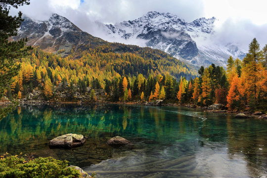 Scenic view of Lagh da Saoseo lake against mountain range