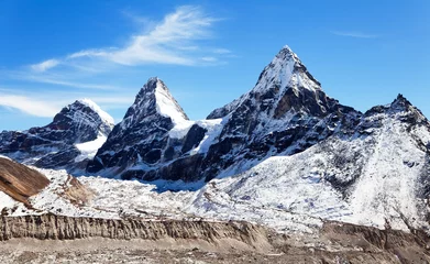 Papier Peint photo autocollant Cho Oyu View of mount Cholo, Kangchung peak and Nirekha peak