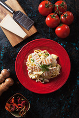 Fettuccine alfredo with grilled chicken