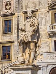 Obraz premium Statue on Cavalieri Square in Pisa