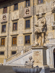 Obraz premium Statue on Cavalieri Square in Pisa