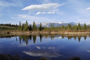 Fototapeta na wymiar Lake and mountains