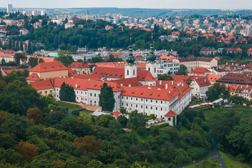 Fototapeta na wymiar Monastero di Strahov visto dalla collina di Petrin, Praga