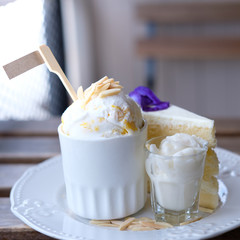 Thai Egg Coconut Ice Cream with vanila cake