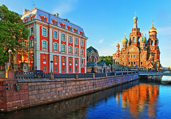 Church of the Savior on Blood in St. Petersburg  at sunrise - obrazy, fototapety, plakaty