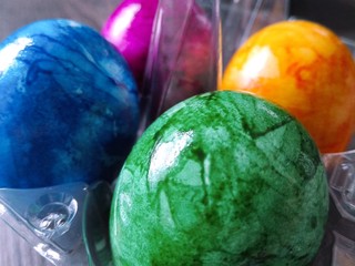 gekochte bunte Eier