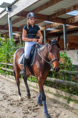 détendre son cheval au pas.
