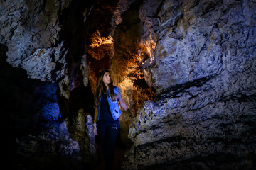 Höhlenwanderin
