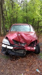 Obraz na płótnie Canvas red car crashed, transit crashes