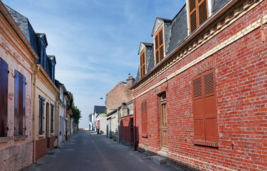 Fototapeta na wymiar Rue du Crotoy dans la baie de Somme