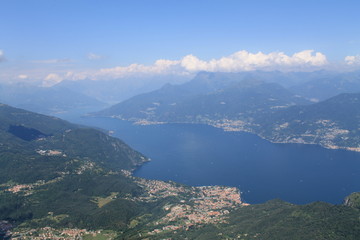 Fototapeta na wymiar Paesaggio Lago