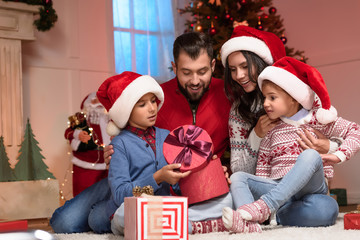 Obraz na płótnie Canvas family with christmas presents