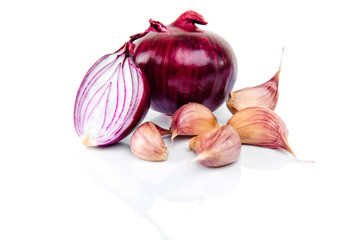 Red onion, garlic and half slice on white isolated background with reflect.