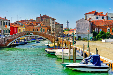 Obraz premium View of the colorful Venetian houses along the canal at the Islands of Murano in Venice.