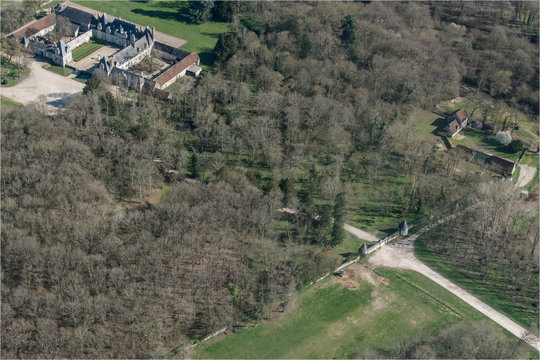 Vue aérienne du chateau de Villesavin en Loir-et-Cher - France
