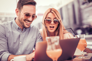 Happy young couple having fun in the city