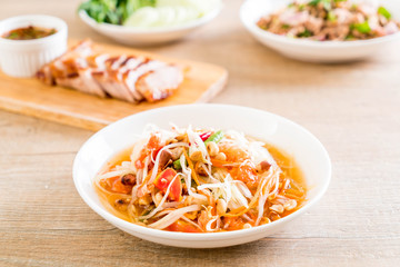 spicy papaya salad (Traditional Thai food)